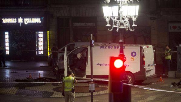 Attentato Barcellona, l'ambasciatore Sannino: "Tre italiani feriti"