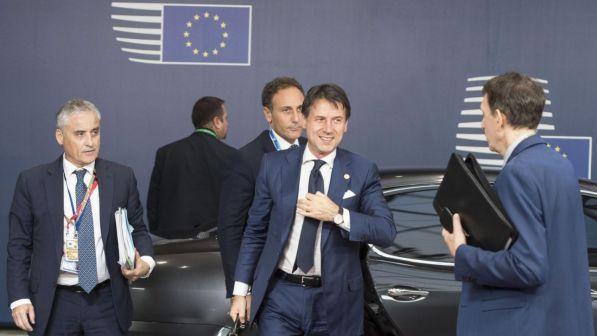 Manovra, lettera di richiamo della Ue all'Italia: "Inadempienze gravi" | Conte: "Nessun muro contro muro"