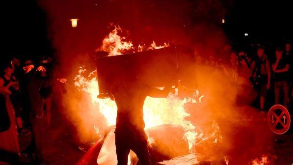 Amburgo, 74 agenti feriti negli scontri durante il corteo anti-G20