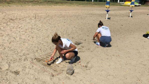 Legambiente: sui laghi italiani ci sono 2,5 rifiuti ogni metro di spiaggia