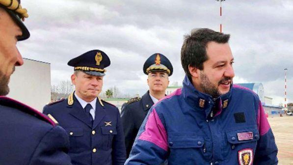 L'Aquila, Salvini ai contestatori: "Prendete i barconi e andatevene"