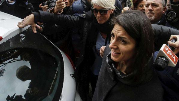 Lega: "No al Salva Roma, Raggi incapace" | Salvini: "No a Comuni di serie A e serie B"