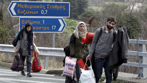 Migranti, la Macedonia riapre le frontiere per 4 ore: passano in 170, 10mila bloccati