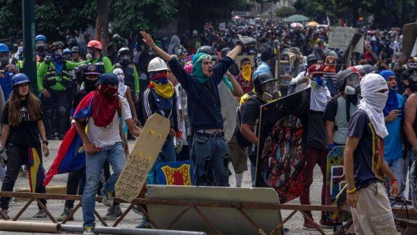 Venezuela, Vaticano: stop Costituente, rispettare i diritti umani