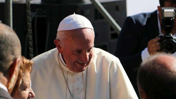Papa Francesco: "Populismi nascono seminando odio, lo fece Hitler"