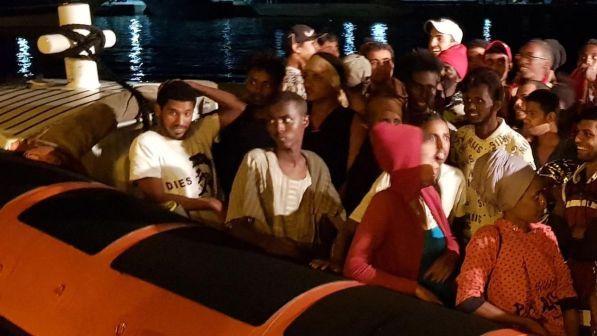 Migranti, in 20 salvati da guardia costiera davanti ad Agrigento