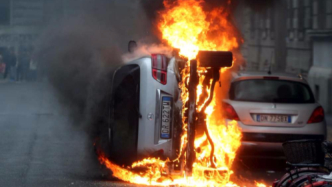 expo,scontri,milano,antagonisti,black bloc,tafferugli,molotov,polizia