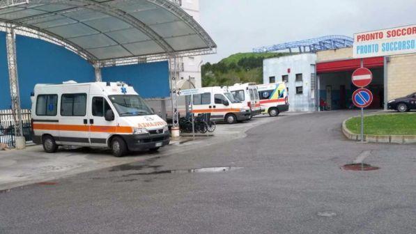 Camion rifiuti aggancia bici, ciclista muore schiacciato a Tivoli