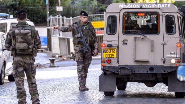 Francia,trovato materiale esplosivo in casa a sud di Parigi: 2 fermi