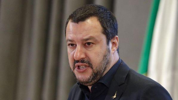 Migranti, Salvini: l'Italia non è più il campo profughi del mondo