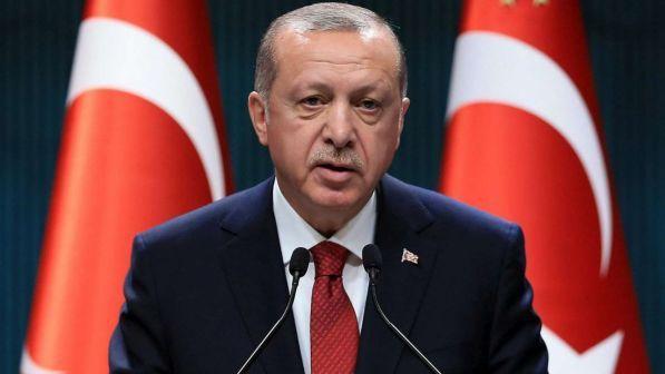 Erdogan: "Dopo il fallito golpe ora attaccano con il denaro"