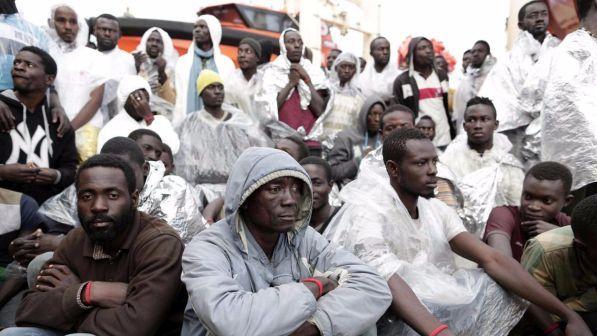 Migranti, Times: l'Italia pensa a 200mila visti temporanei per circolare nell'Ue
