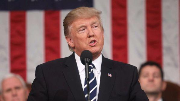 Usa, Trump contro le star dello sport: "Licenziare chi non canta l'inno"