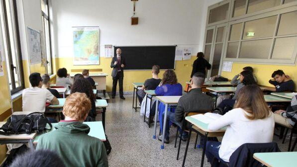 Dl Semplificazioni, per 5 anni niente cambio scuola per maestri e prof