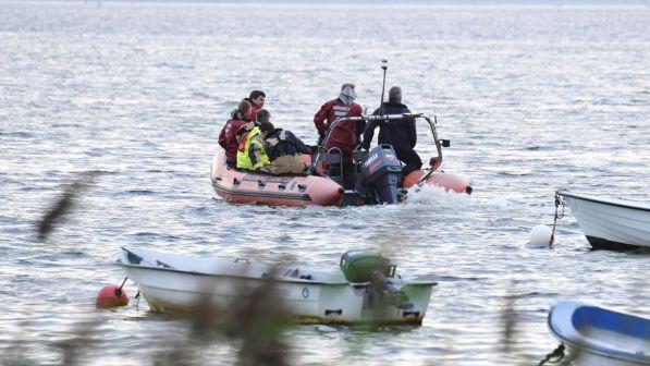 Genova, si tuffa per soccorrere bagnante: due dispersi in mare