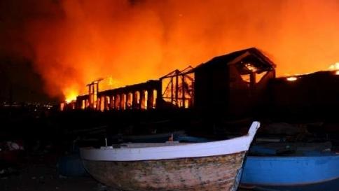 incendio napoli città della scienza