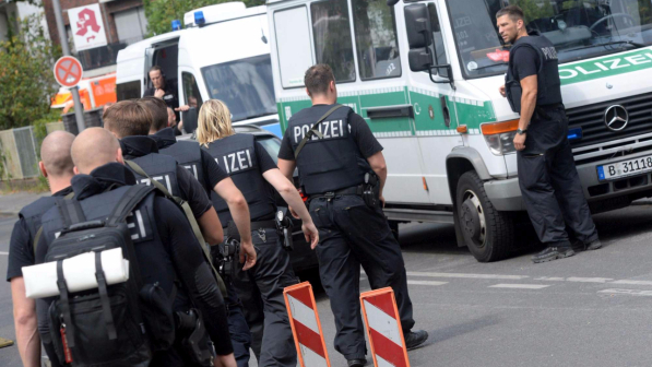Berlino, ex paziente uccide medico in ospedale e si suicida. La polizia: "Non è terrorismo"