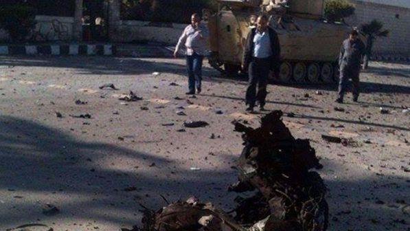 Egitto, attentato kamikaze contro un checkpoint nel Sinai: almeno 5 morti