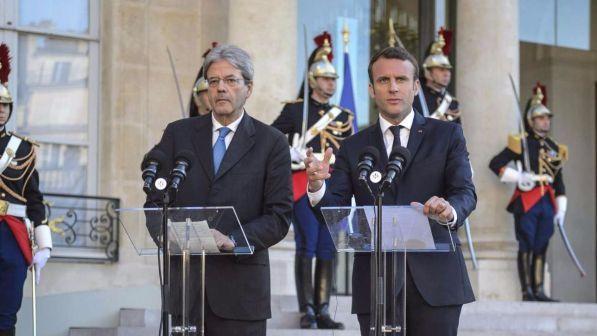 Migranti e Libia, colloquio telefonico tra Macron e Gentiloni