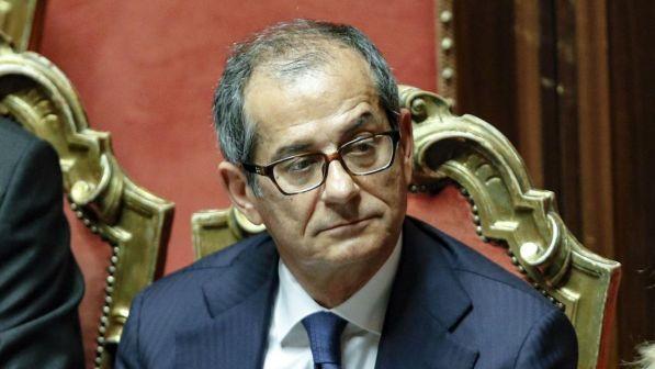 Tria: "Gestire l'economia in continuità col passato" | Salvini però rilancia: "Chiudere cartelle sotto i 100mila euro"