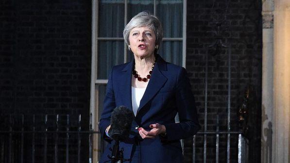 Brexit, il parere legale inguaia la May: l'Irlanda del Nord potrebbe restare nel mercato unico