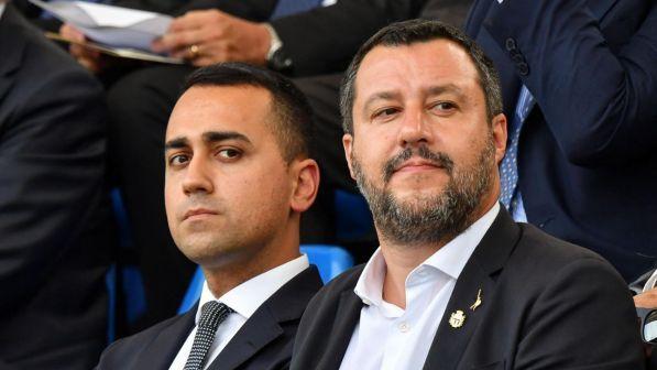 Di Maio: "Il governo va avanti, non lasciamo che ci buttino giù"