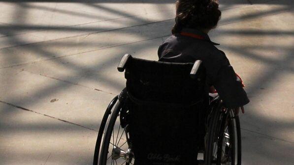Viterbo, abusi su bimba disabile di 8 anni: arrestato fisioterapista