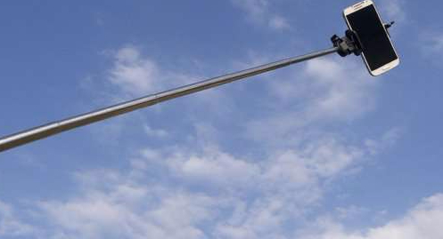 India, cadono da una scogliera per un selfie: cinque turisti feriti, due gravi