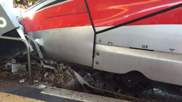 Napoli, malore macchinista: Frecciarossa in manovra contro paraurti