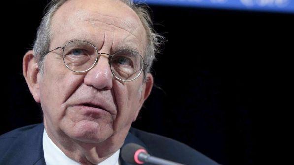 Referendum, Grillo contro Padoan: "Falsifica i dati sulla crescita"