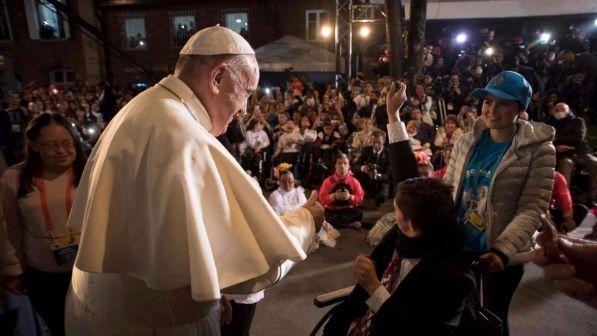 Papa Francesco in Colombia: "Riconciliarsi non è aderire all'ingiustizia"
