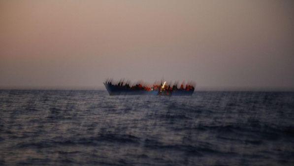 Migranti, nuovo sbarco a Lampedusa: 16 in arrivo sull'isola