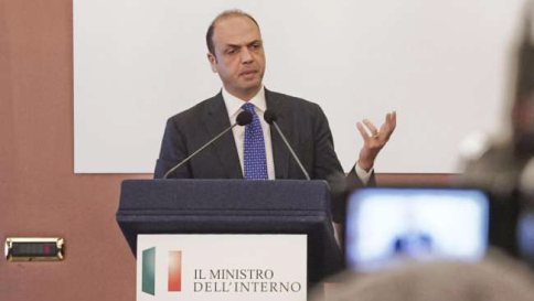 Terrorismo, Alfano:"Chi sa denunci"