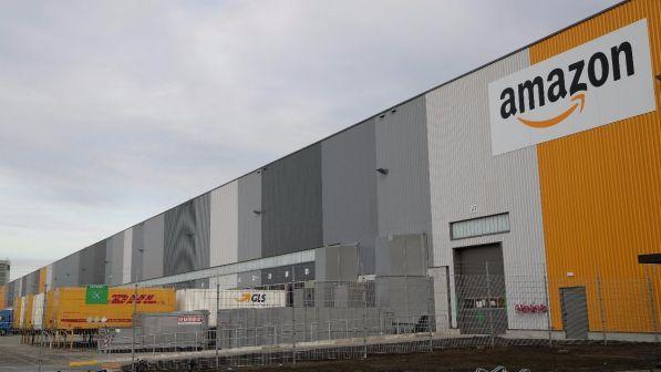 Amazon, per il "Black Friday" scioperano anche i precari | L'azienda: rispetteremo le promesse fatte ai clienti