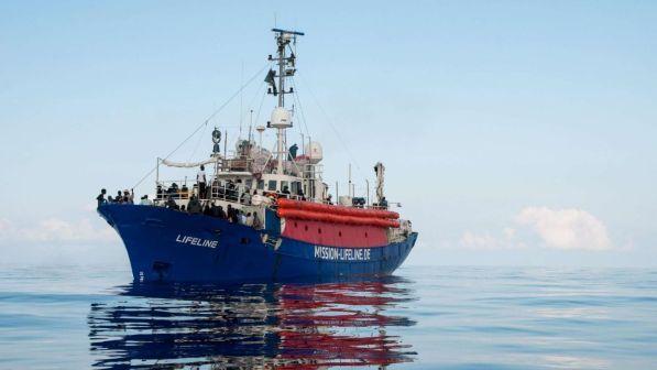 Toninelli a Tgcom24: "Sequestro se nave Lifeline non va a Malta"