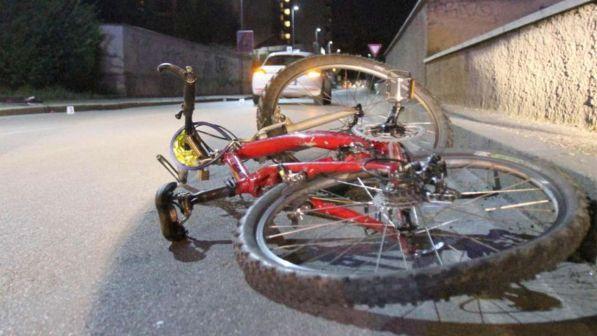 Napoli, ciclista travolto e ucciso: caccia al pirata della strada