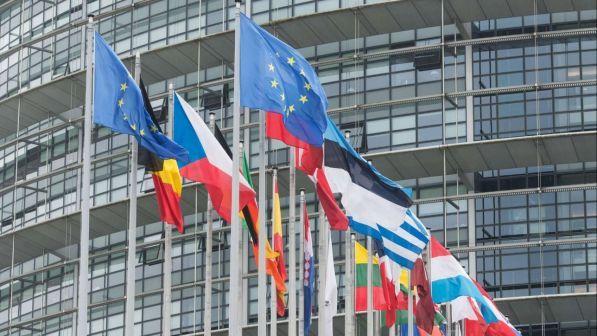 Copyright, trovato accordo per riforma Ue: "Più tutele a editori e autori nei confronti delle grandi piattaforme"