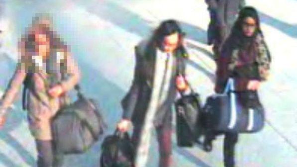 Siria, 19enne inglese partita per unirsi all'Isis ha partorito in un campo profughi