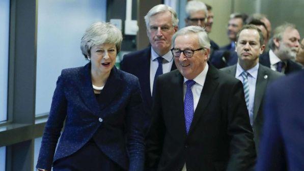 Brexit, Ue: la nostra posizione non cambia, ora Londra decida | Barnier: c'è un grande rischio "No Deal"