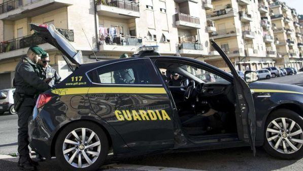 Napoli, bancarotta e frode: Gdf sequestra supermaket Sole365