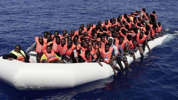 Migranti, Alarm Phone: barcone con 40 persone al largo della Libia