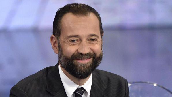 Fabio Volo risponde alle accuse di sessismo: “Chiedo scusa. Non volevo offendere Ariana Grande”