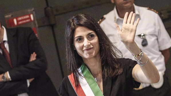 Rifiuti Roma, il sindaco Raggi: sanzioni per chi sporca la città