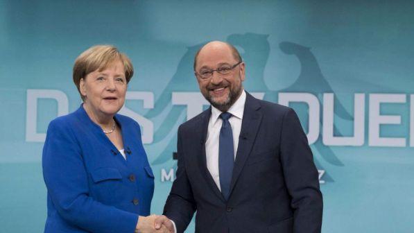 Germania: alla vigilia del voto si riduce distanza Merkel-Schulz