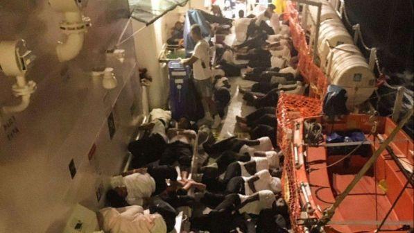 Migranti, Aquarius: "Abbiamo cibo solo per un giorno"