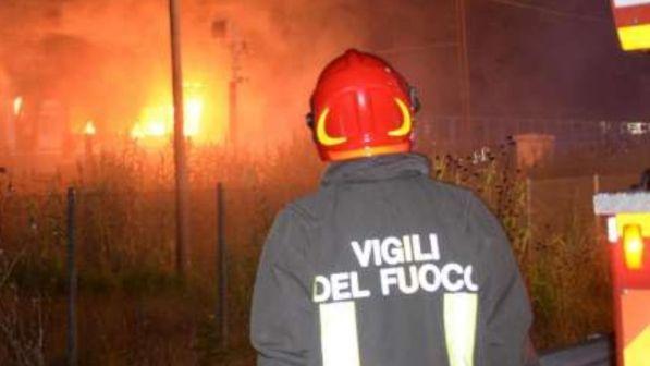 Reggio Calabria, incendio in baraccopoli immigrati di San Ferdinando