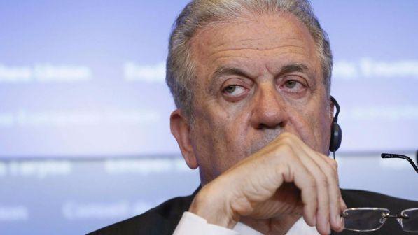 Migranti, commissario Ue: "Regolamento Dublino ingiusto per Italia"