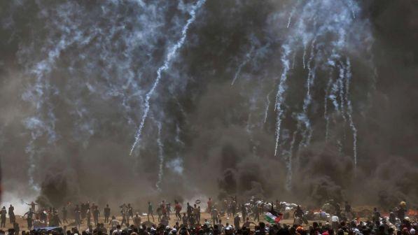 Gaza, si aggrava il bilancio degli scontri: i morti salgono a 60