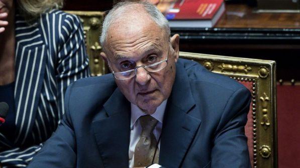 Savona: "Se ci sfugge lo spread la manovra deve cambiare"