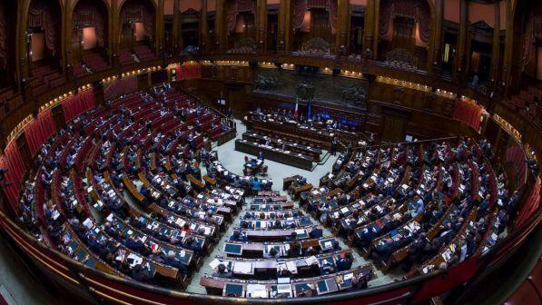 Camera, via libera al taglio delle pensioni d'oro dei dipendenti